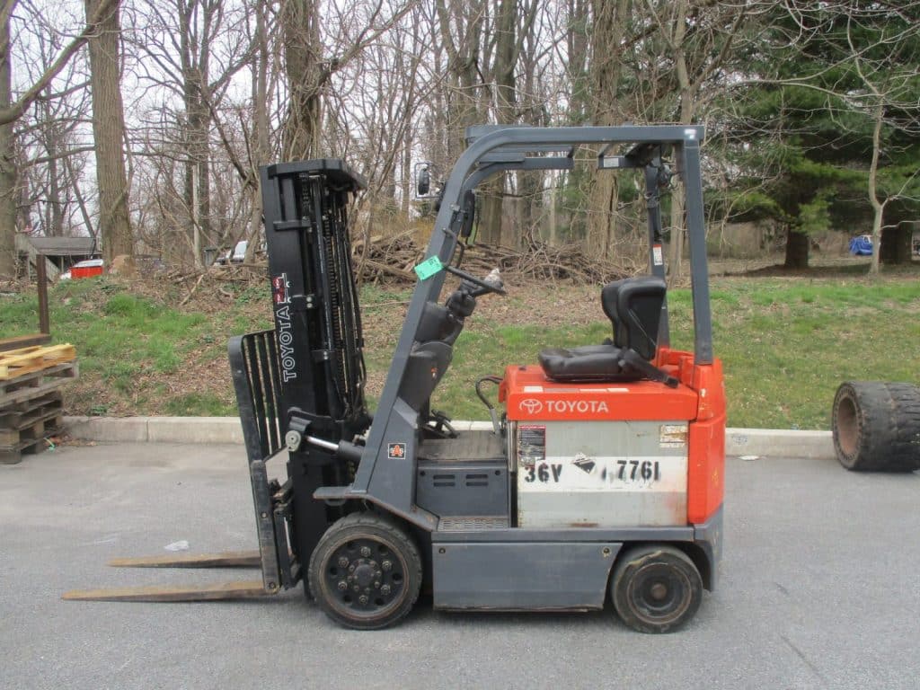 2009 Toyota 7FBCU25 5000 lb Capacity Forklift 19