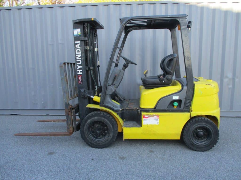 2012 Hyundai 20D-7E 5000 lb Capacity Diesel Pneumatic Forklift 9