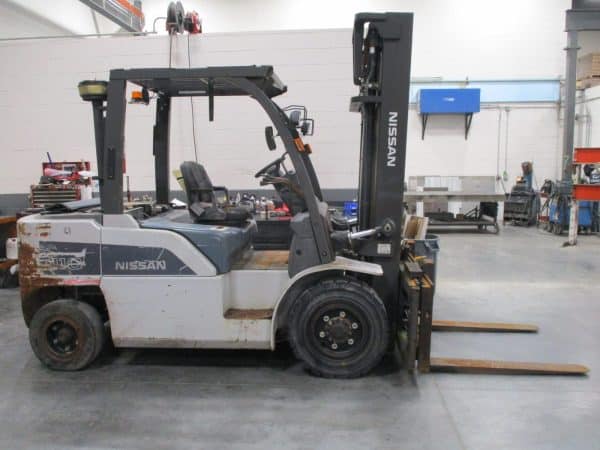 2012 Nissan MWG1F4A50V 10000 lb Capacity Pneumatic Diesel Forklift 2
