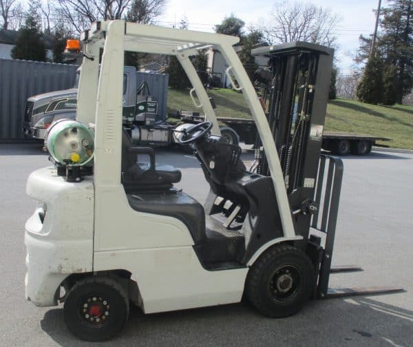 2017 UniCarriers PF30LP 3000 Capacity Pneumatic Forklift 2