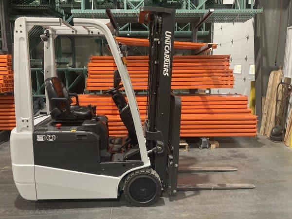 2014 Nissan TX30N 3000 lb capacity Electric Forklift 2