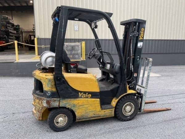 2017 Yale GLP030 3000 lb Capacity Pneumatic Forklift 2