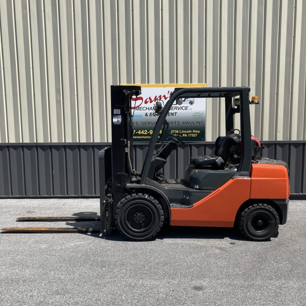 Toyota 8FGU30 6000 lb Capacity Pneumatic Forklift 1