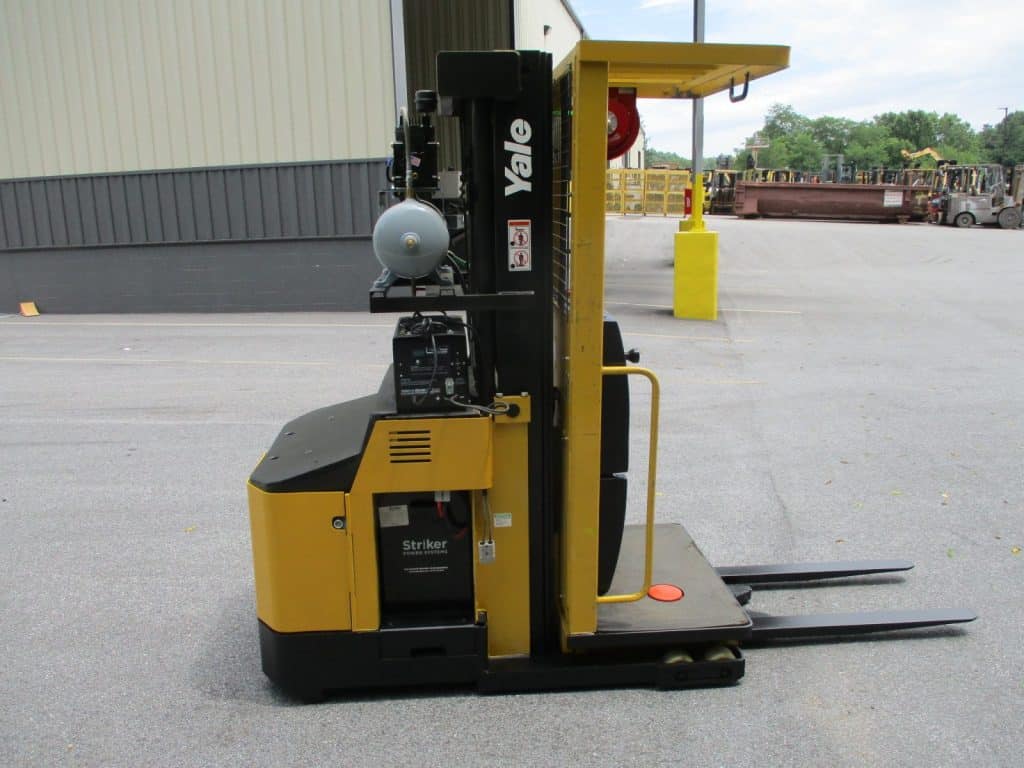 2008 Yale OS030 3000 lb Capacity Order Picker 23