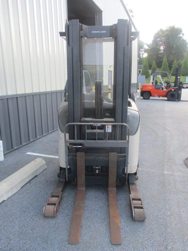 2009 Crown RR5020-45 4500 lb. Capacity Reach Truck - Image 2