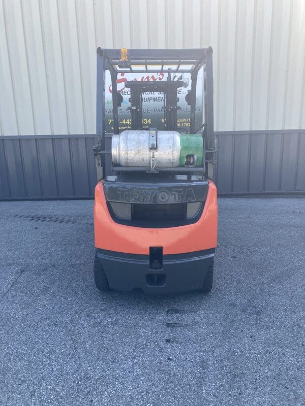 Toyota 8FGU18 3500 lb Pneumatic Forklift 5