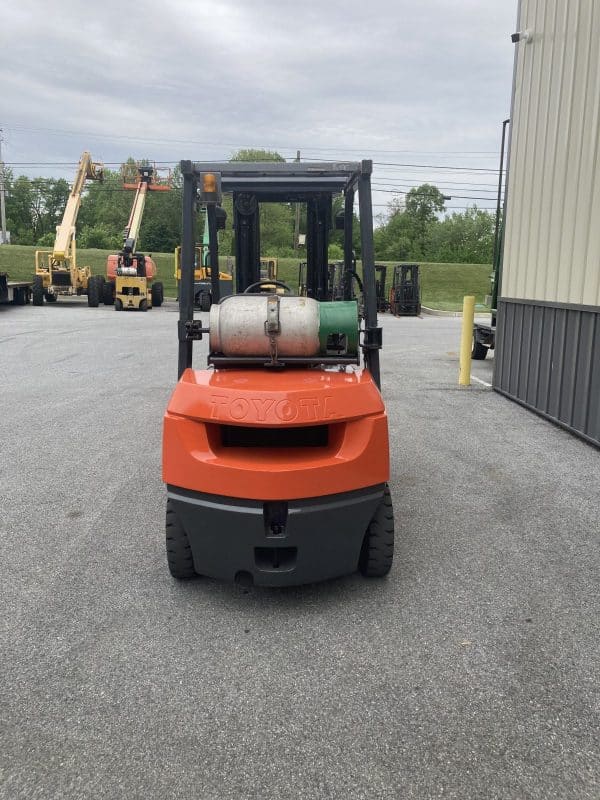 2005 Toyota 7FGU25 5000 lb Forklift 4