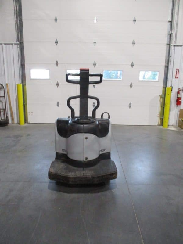 2005 Crown PE4000-60 Electric Pallet Jack 2