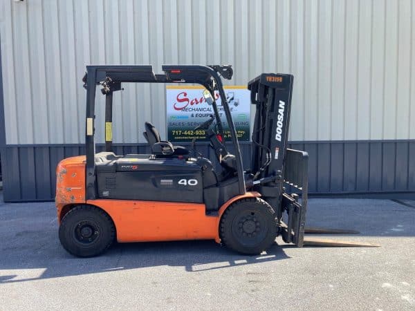 2015 Doosan B40X-5 8000 lb capacity forklift - Image 2